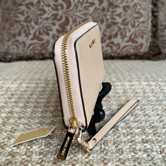 Michael Kors Jet Set Travel LG Flat MF Phone Case - Picture 8 of 15